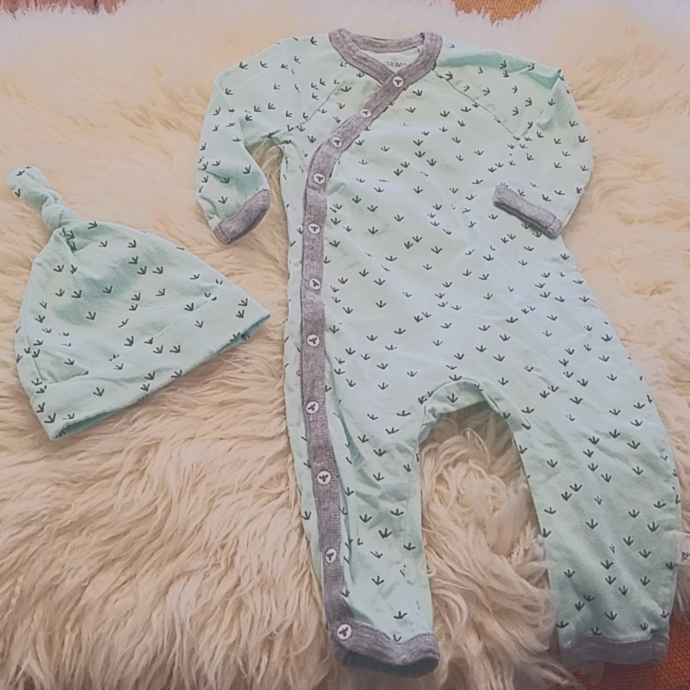Burt's Bees outfit